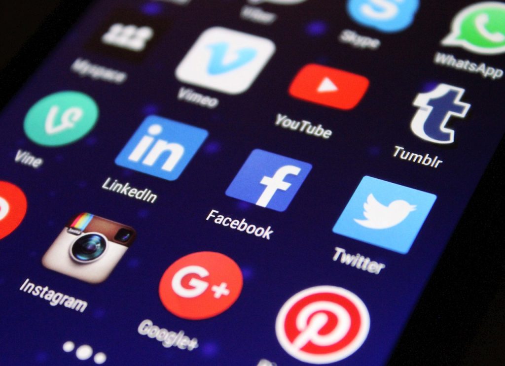Social Media Para Negócios: Guia Completo Para Atrair Clientes e Aumentar Seu Faturamento