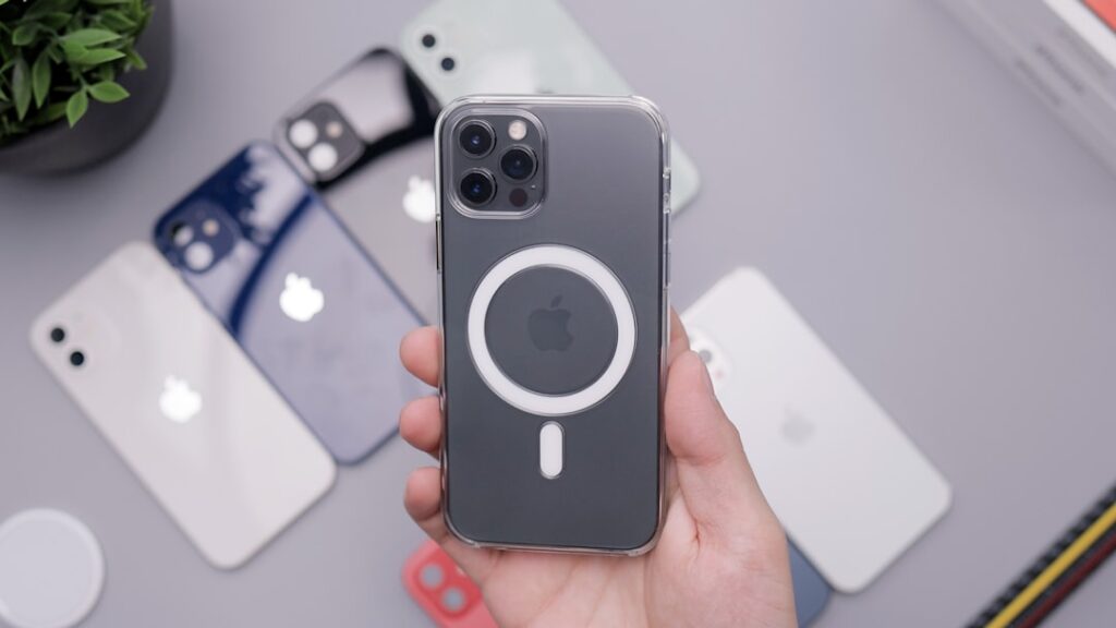 Fim do MagSafe? Apple avalia remover carregamento magnético de novos iPhones